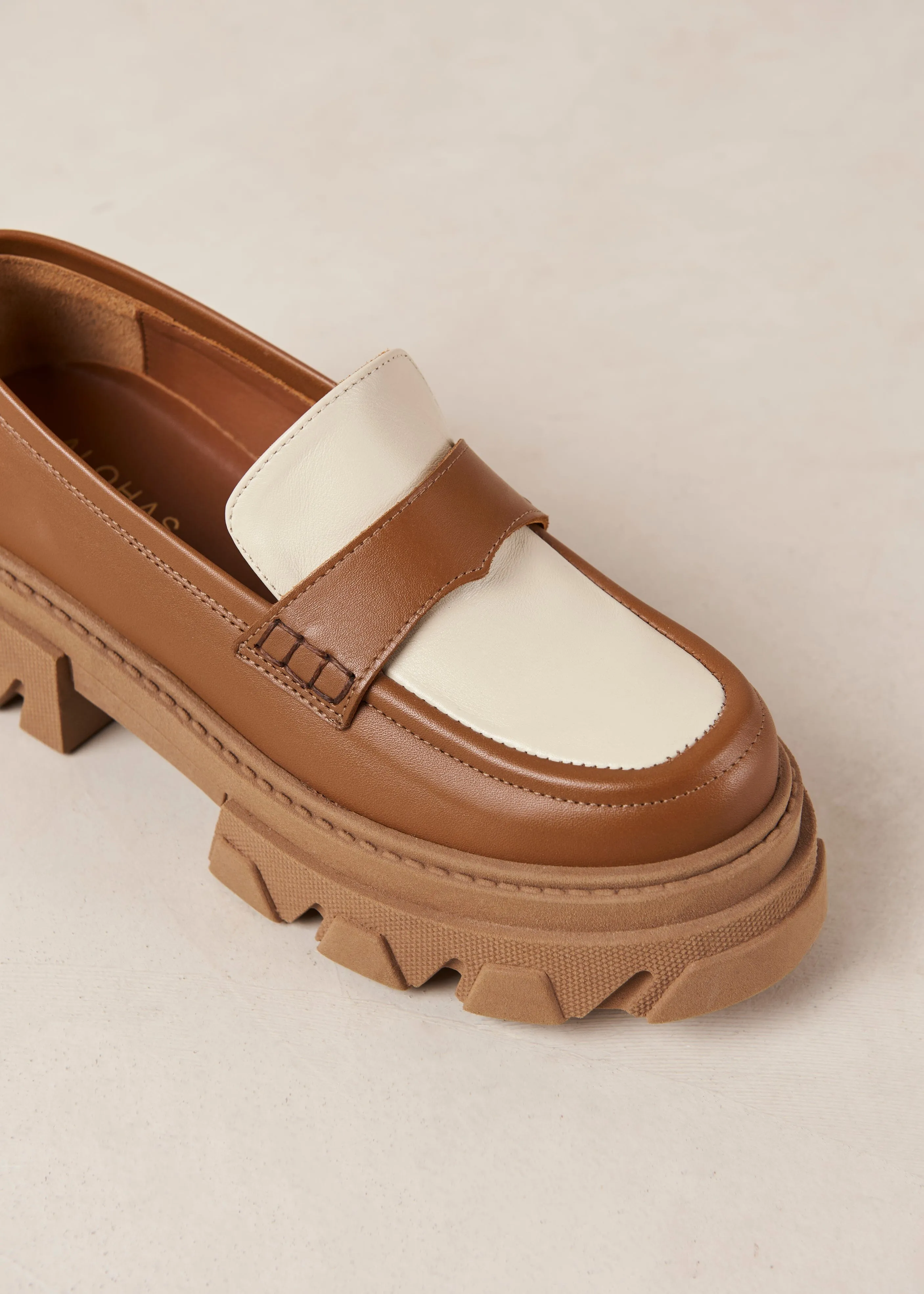 Trailblazer Bicolor Tan Cream Leather Loafers