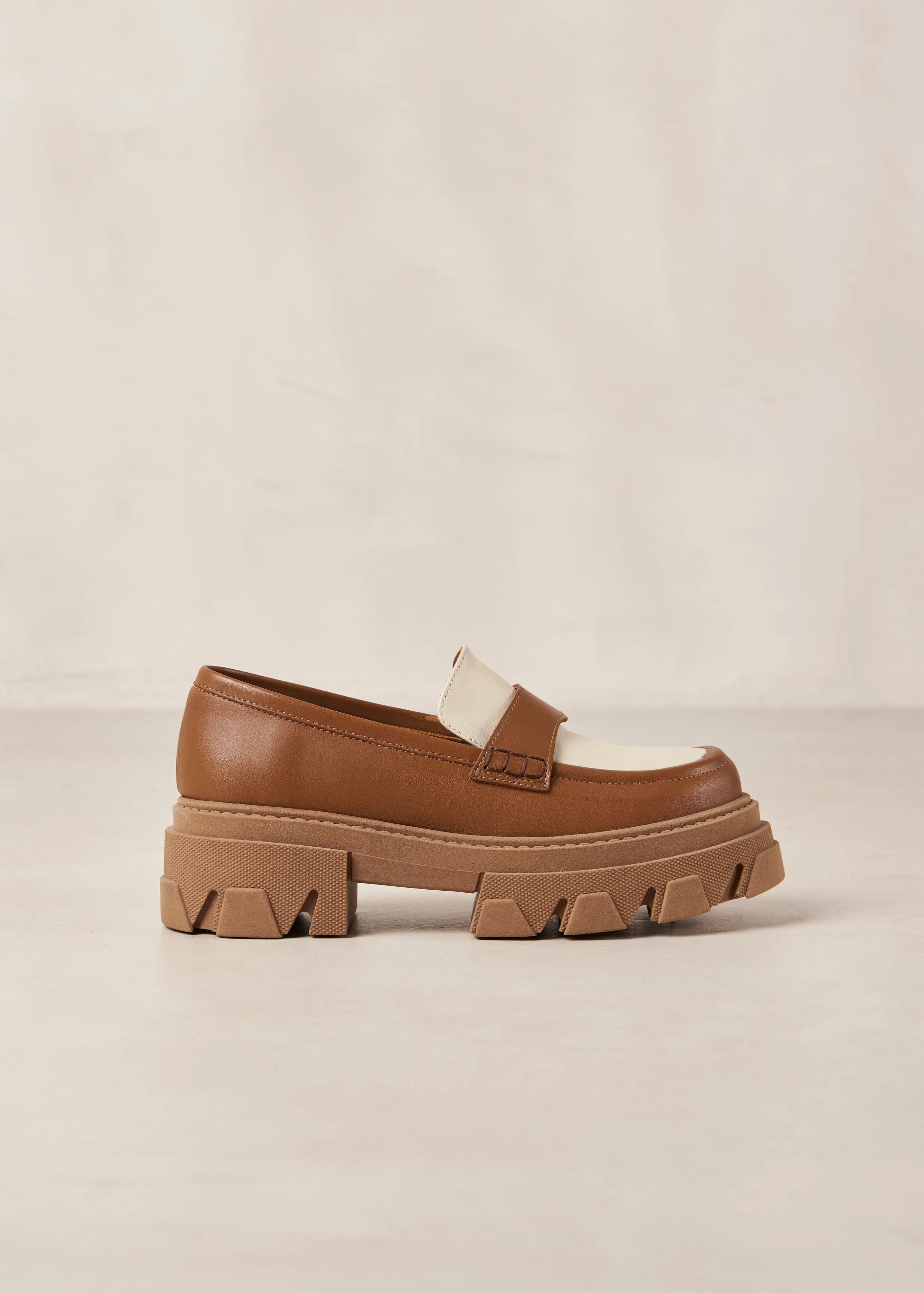 Trailblazer Bicolor Tan Cream Leather Loafers